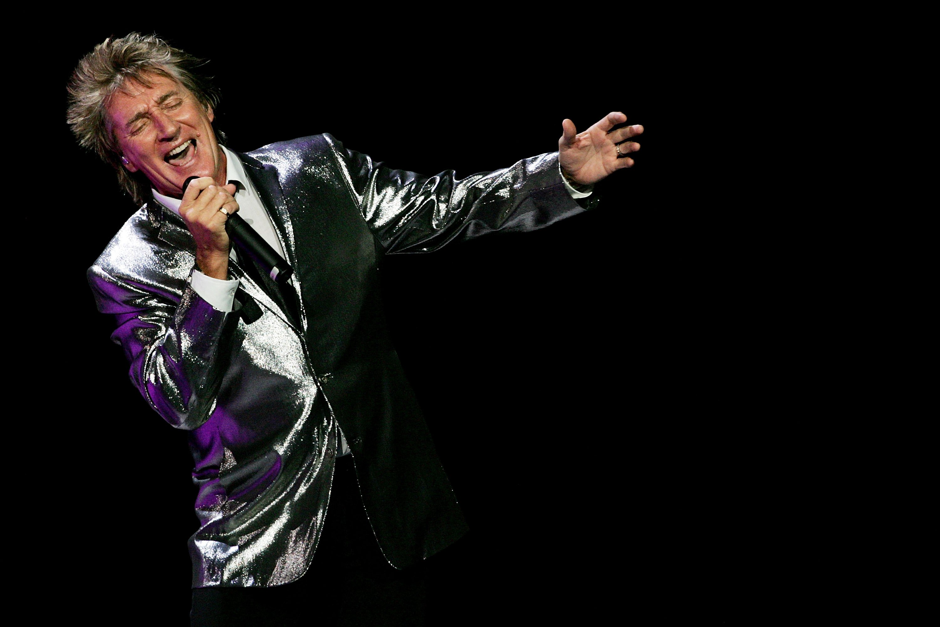 Rod Stewart performs on stage at the Acer Arena on February 26, 2008, in Sydney, Australia | Source: Getty Images