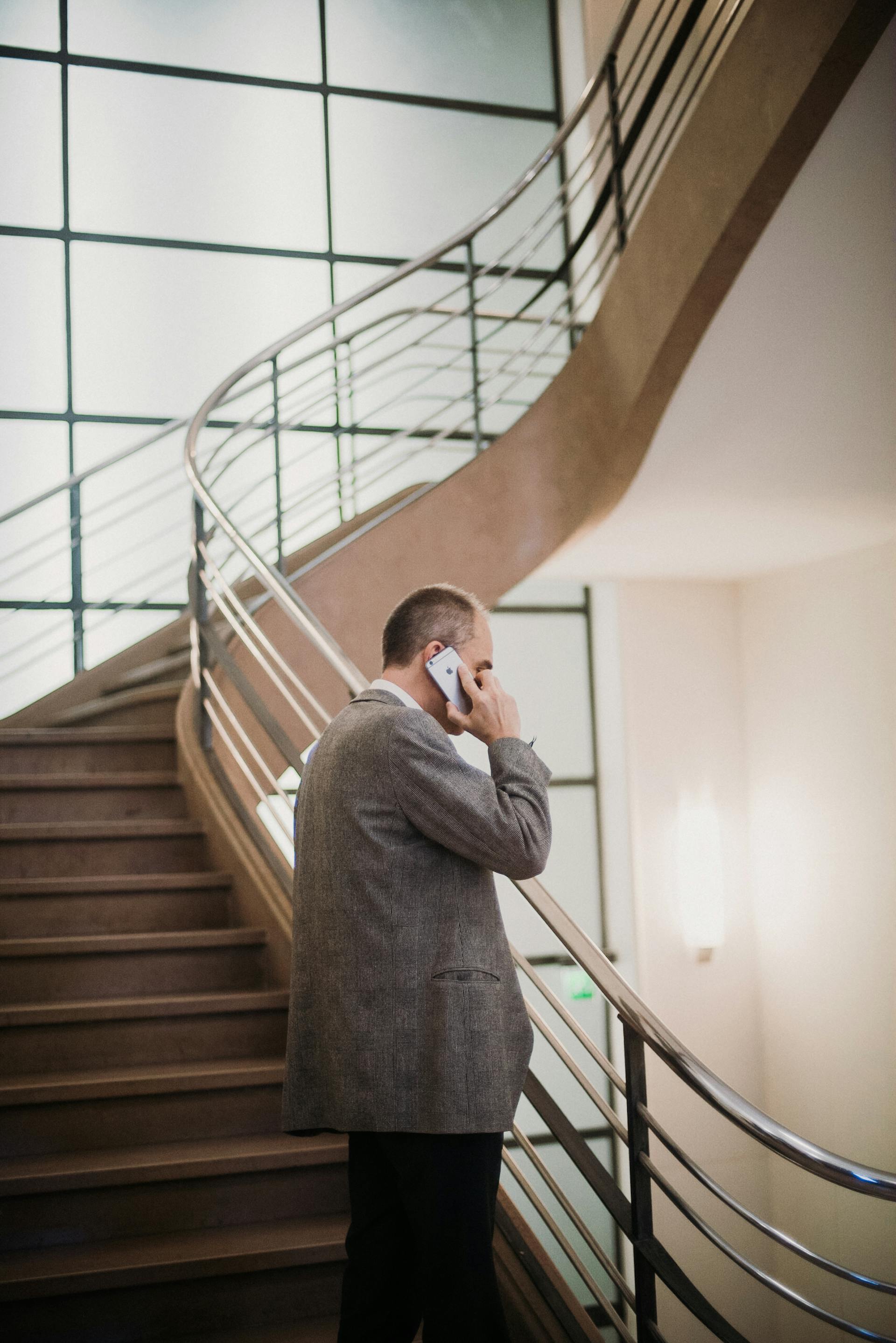 Man talking on the phone | Source: Pexels