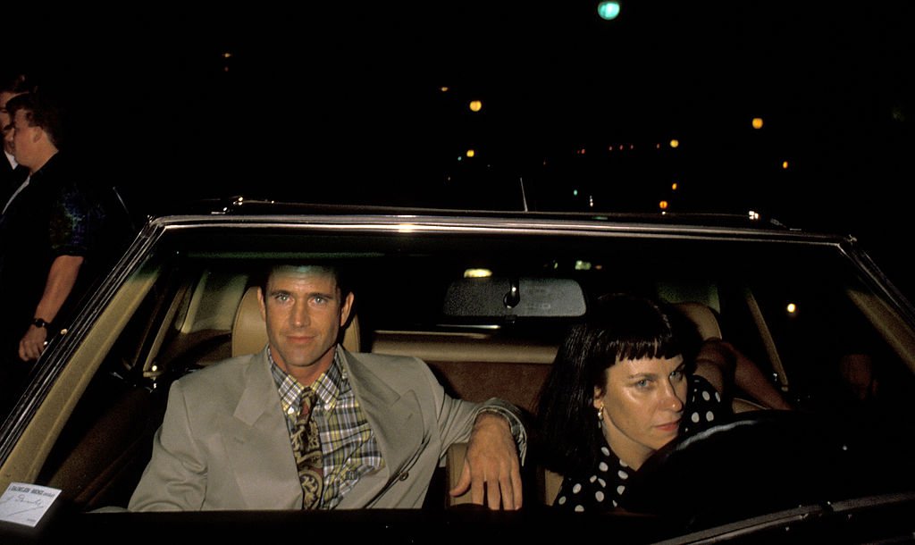 Mel Gibson and Robyn Moore at the screening of "Listen Up: The Lives of Quincy Jones" on September 23, 1990 | Photo: Getty Images