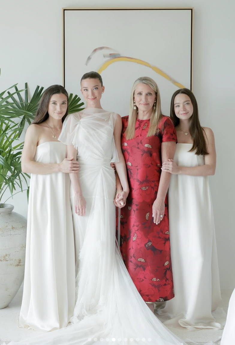 The bride poses with friends and family, dated March 18, 2025 | Source: Instagram/n.brydonbloom