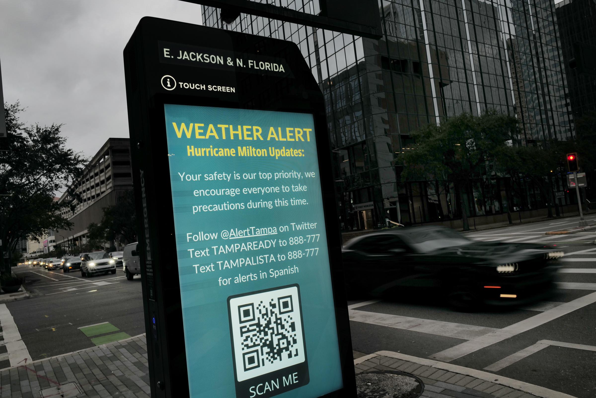 A weather alert is displayed along a sidewalk as Hurricane Milton churns in the Gulf of Mexico in Tampa, Florida, on October 7, 2024 | Source: Getty Images