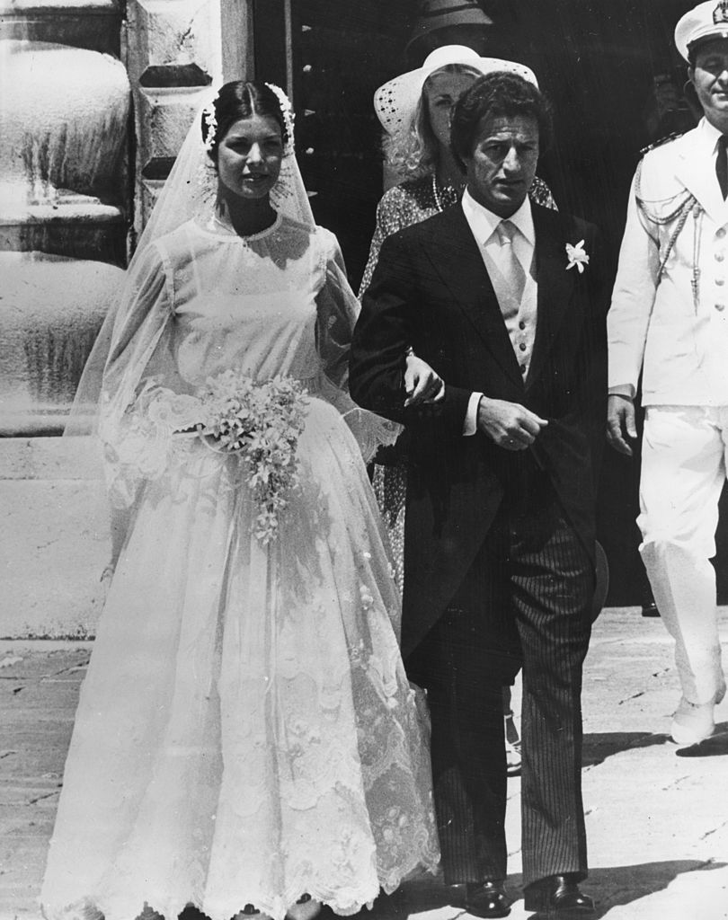 La princesse Caroline de Monaco avec son mari Philippe Junot après leur mariage à Monaco. | Photo : Getty Images