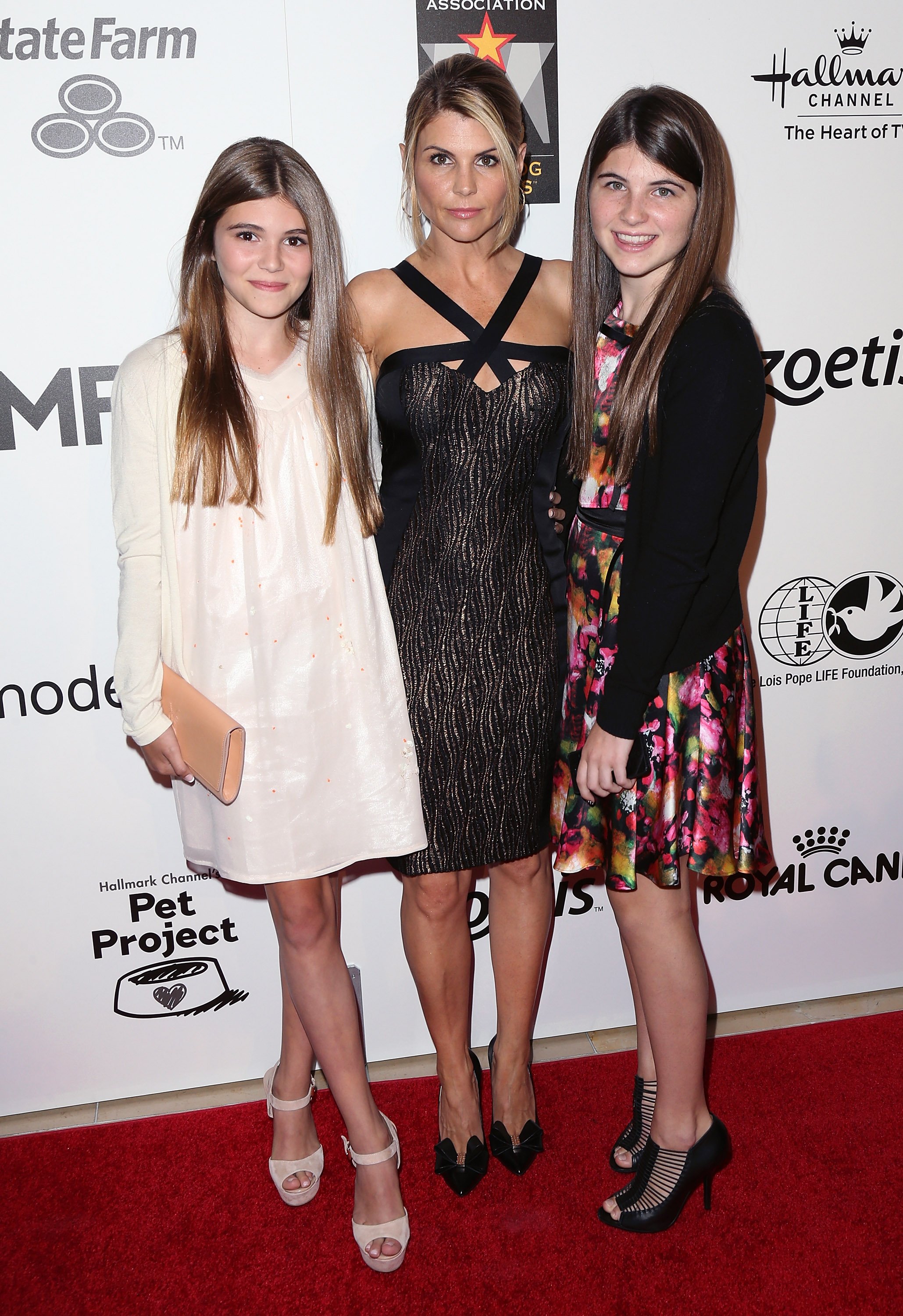 Lori Loughlin and her two daughters Olivia Jade Giannulli and Isabella Rose Giannulli | Photo: Getty Images