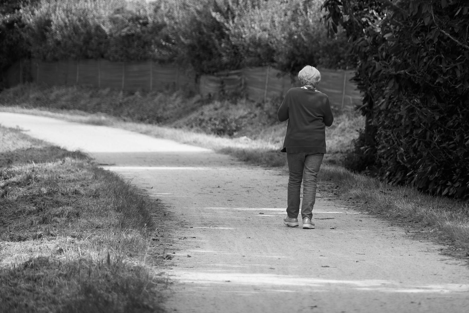 An older woman walking away | Source: Pexels