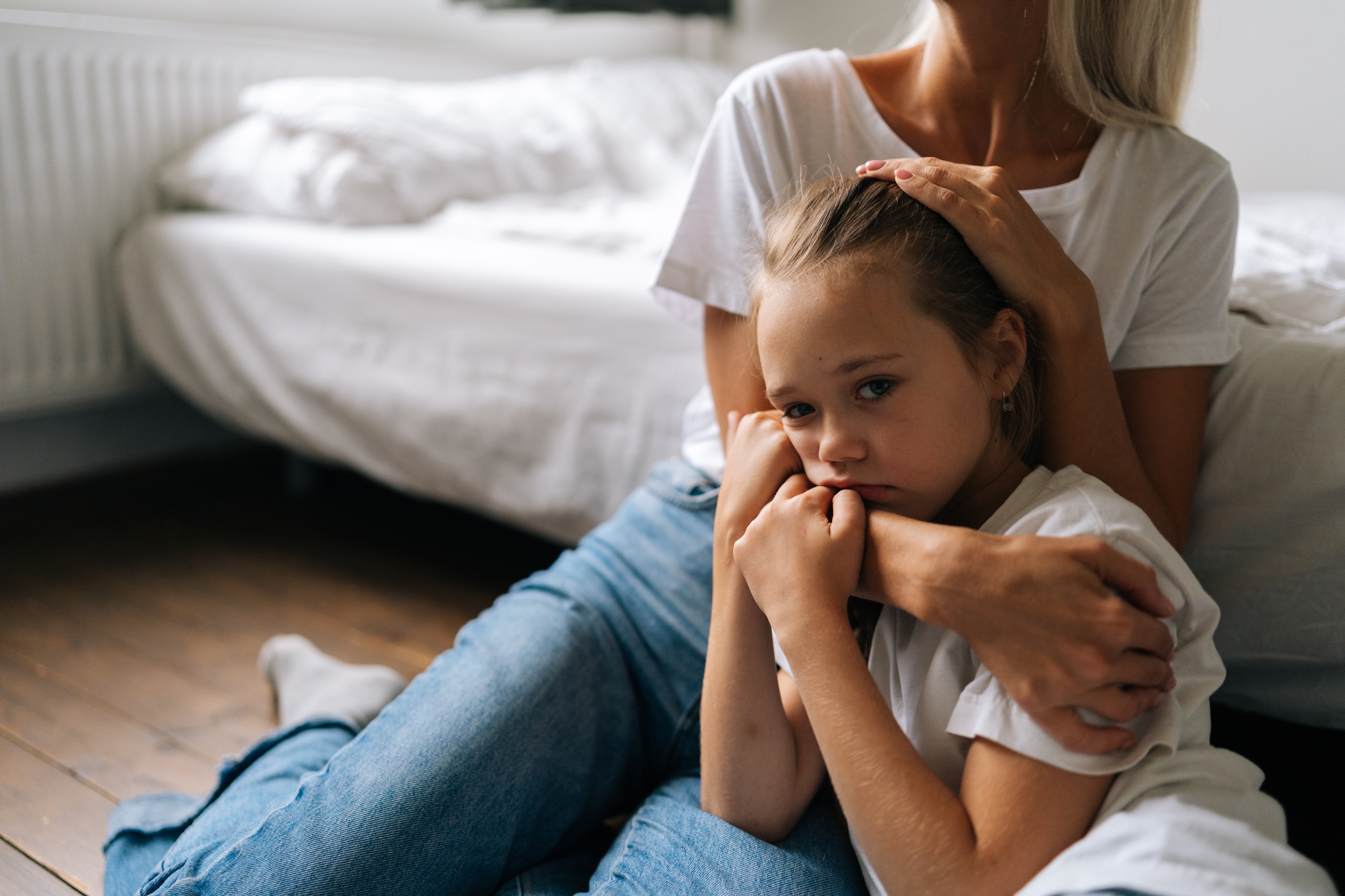 A mother comforting her crying little girl | Source: Shutterstock