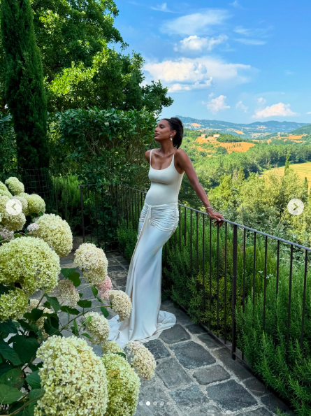 Jasmine Tookes basking in the moment with her baby bump on display. | Source: Instagram/jastookes
