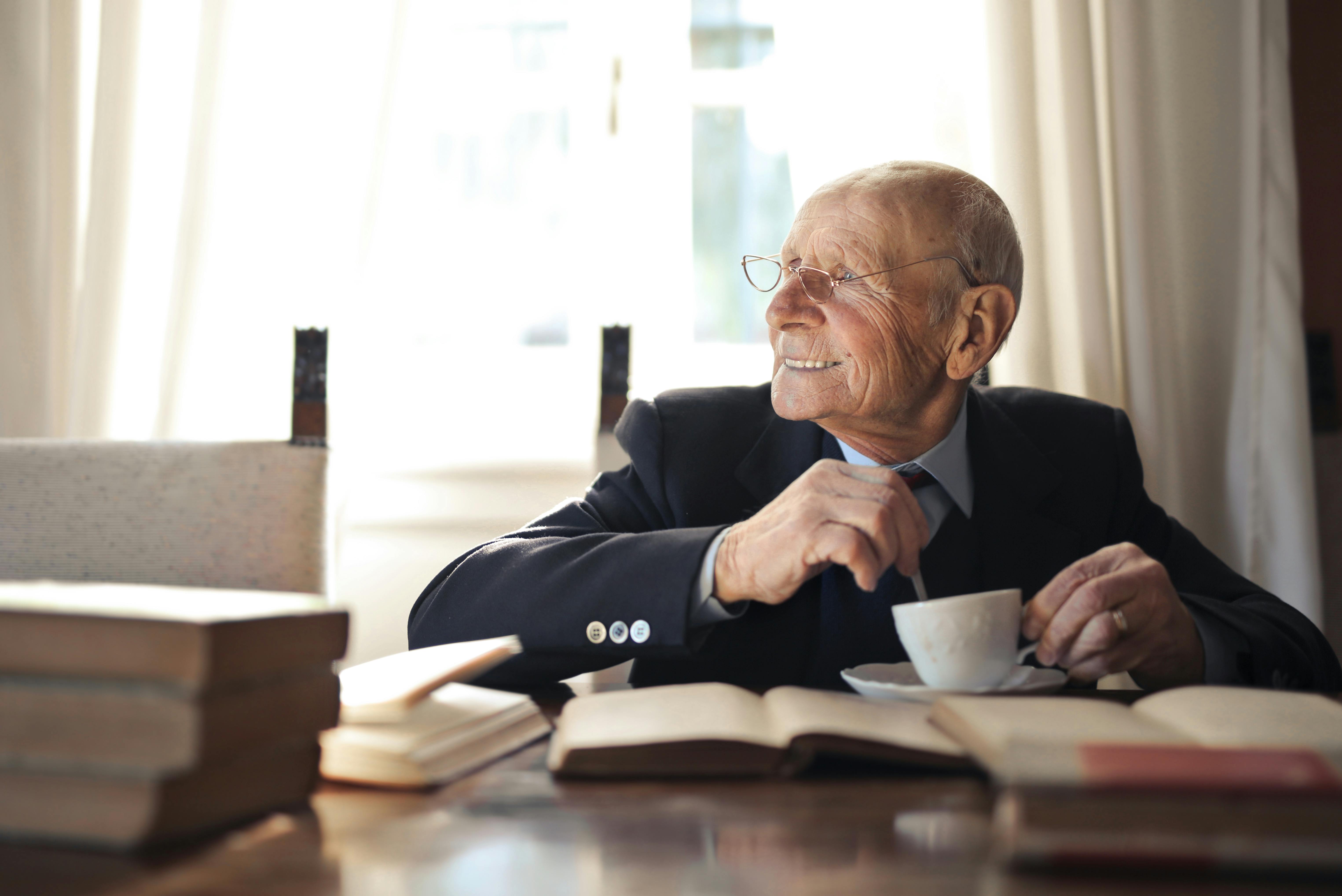 A smiling elderly man | Source: Pexels