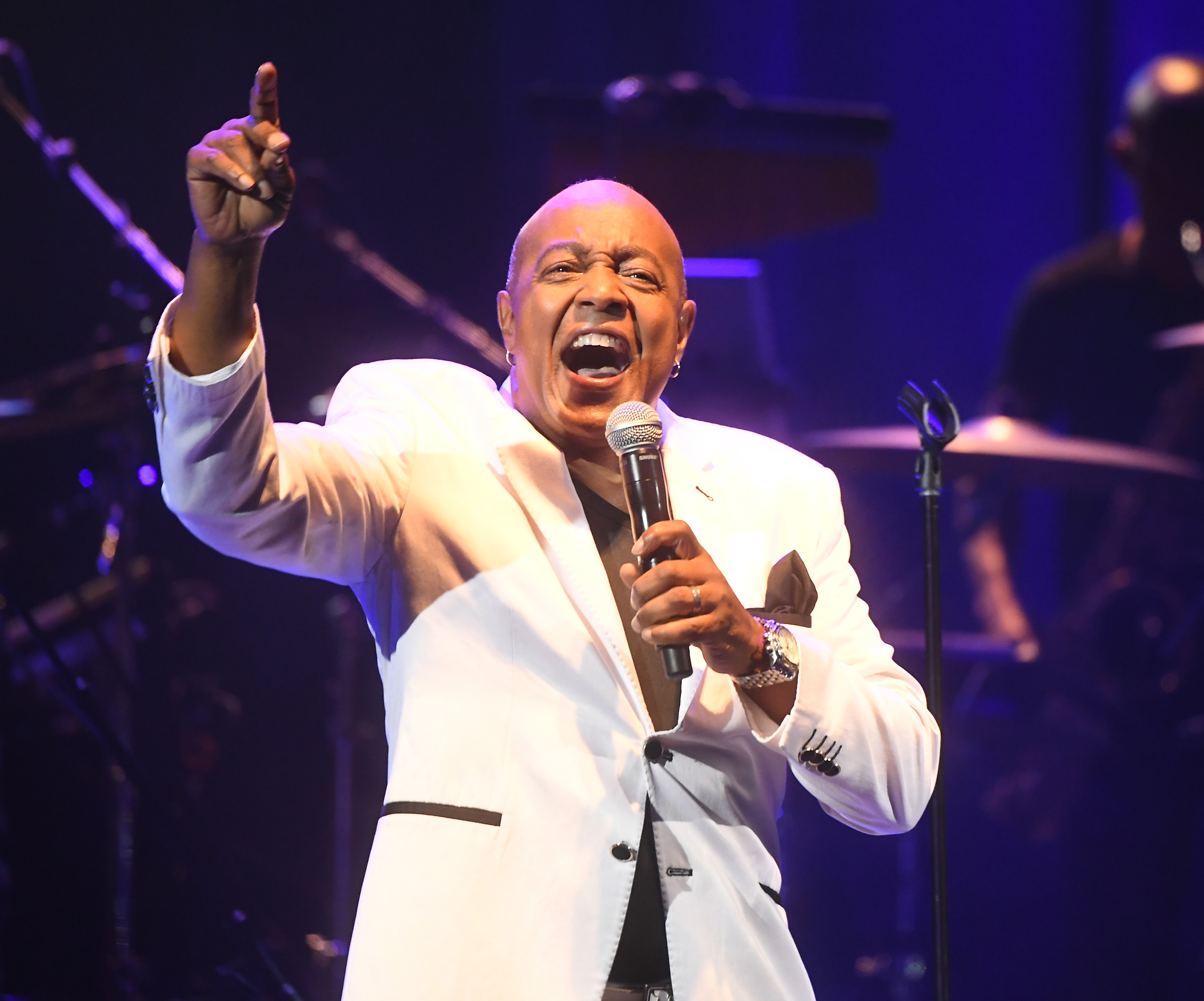 Peabo Bryson performs during "The Gentlemen of Soul" concert in Mableton, Georgia, on July 20, 2019 | Source: Getty Images