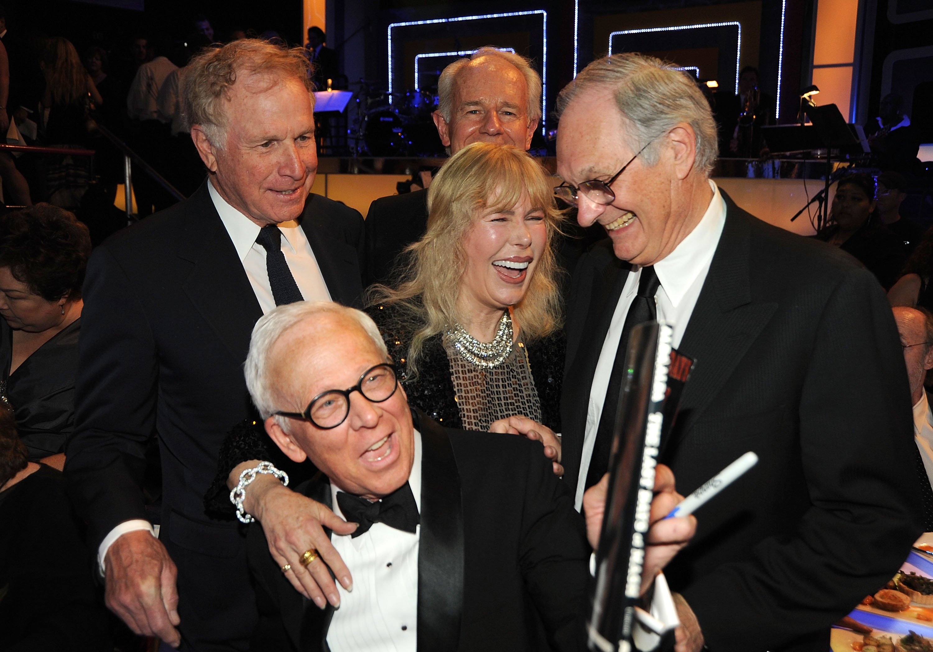 Wayne Rogers, Mike Farrell, Alan Alda, Loretta Swit and William Christoper, the cast of MASH, at the Annual TV Land Awards held on April 19, 2009 in California. | Source: Getty Images