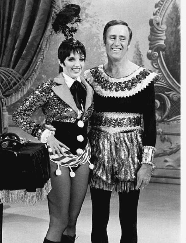 Liza Minnelli and Dick Martin on the set of "Rowan & Martin's Laugh-In" | Source: Getty Images