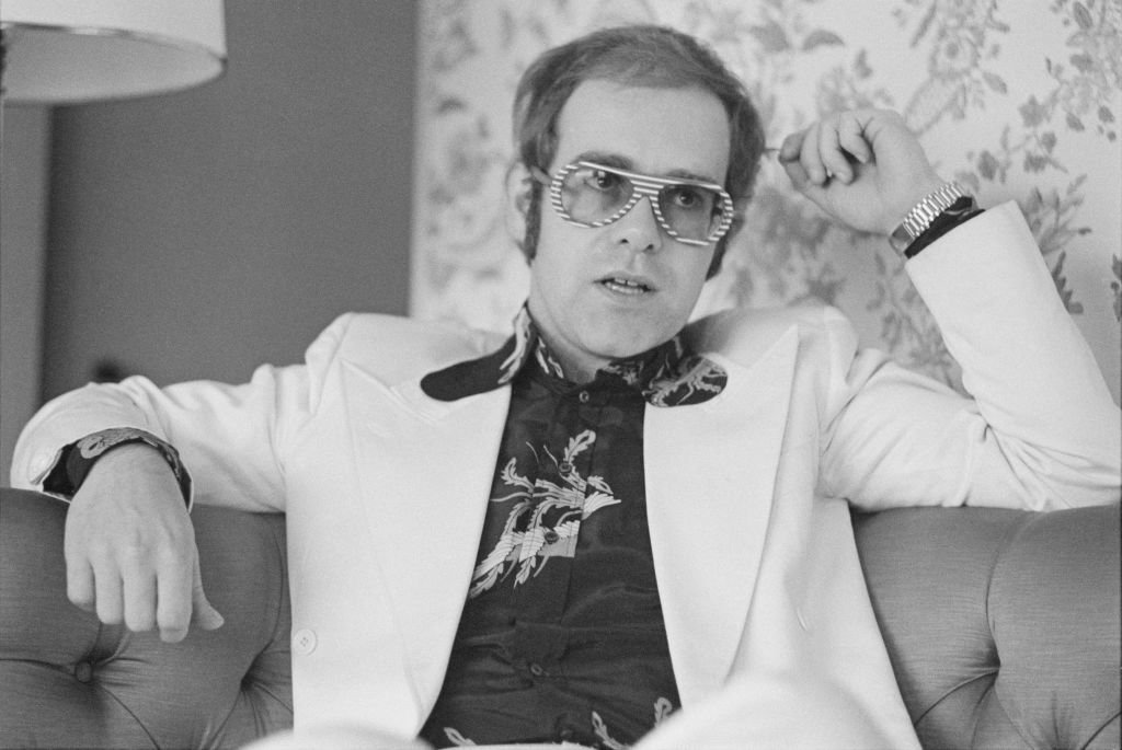 Elton John posed during an interview with Sounds music newspaper in London | Photo: Getty Images