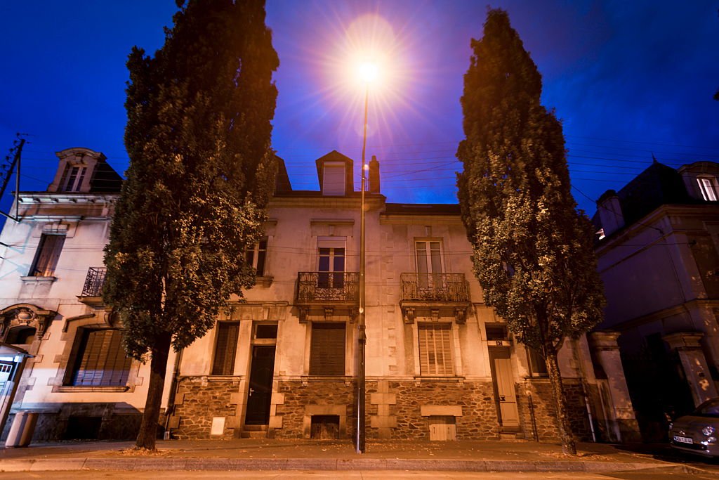 Nantes, 55 boulevard Robert-Schuman, la maison où Xavier Dupont de Ligonnes est censé avoir tué sa femme et ses 4 enfants en avril 2001 | Photo : Getty Images Nantes, 55 boulevard Robert-Schuman, la maison où Xavier Dupont de Ligonnes est censé avoir tué sa femme et ses 4 enfants en avril 2001 | Photo : Getty Images