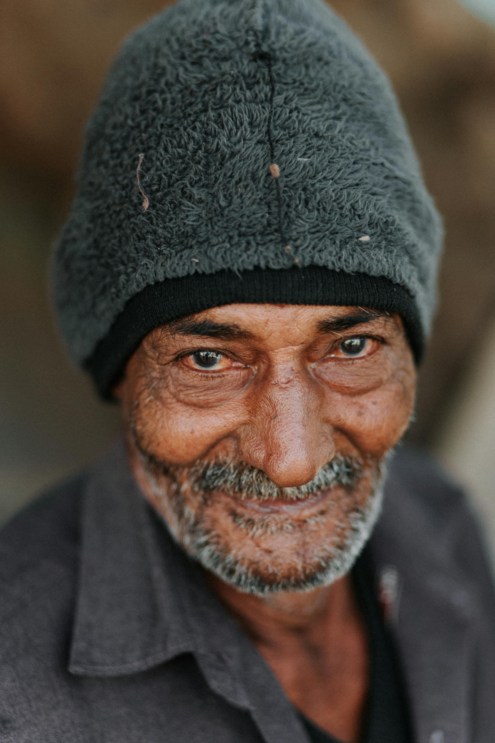 A man nodding and smiling | Source: Pexels