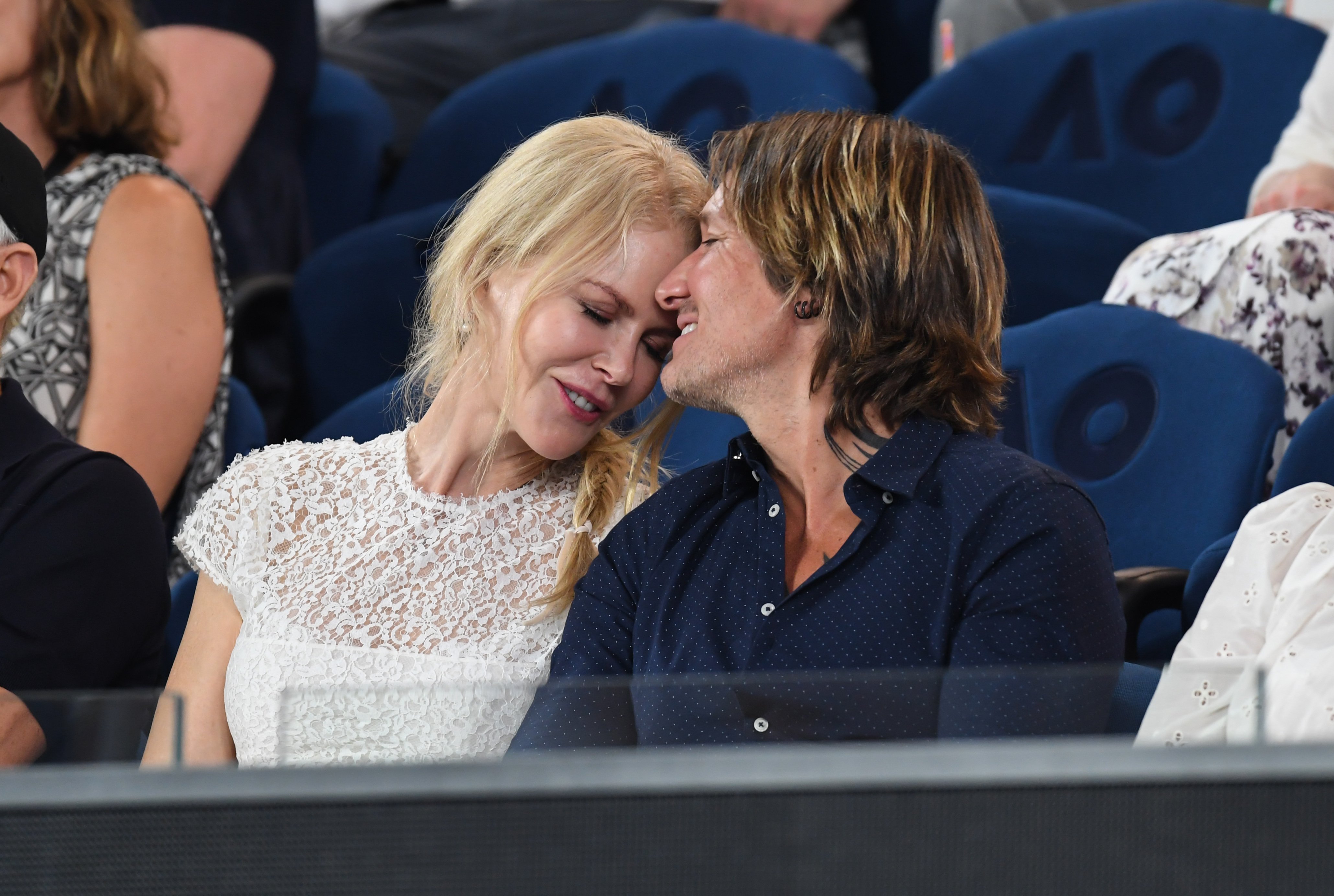 Nicole Kidman and Keith Urban share an affectionate moment during one of the women's semi finals at the 2019 Australian Open | Source: Getty images
