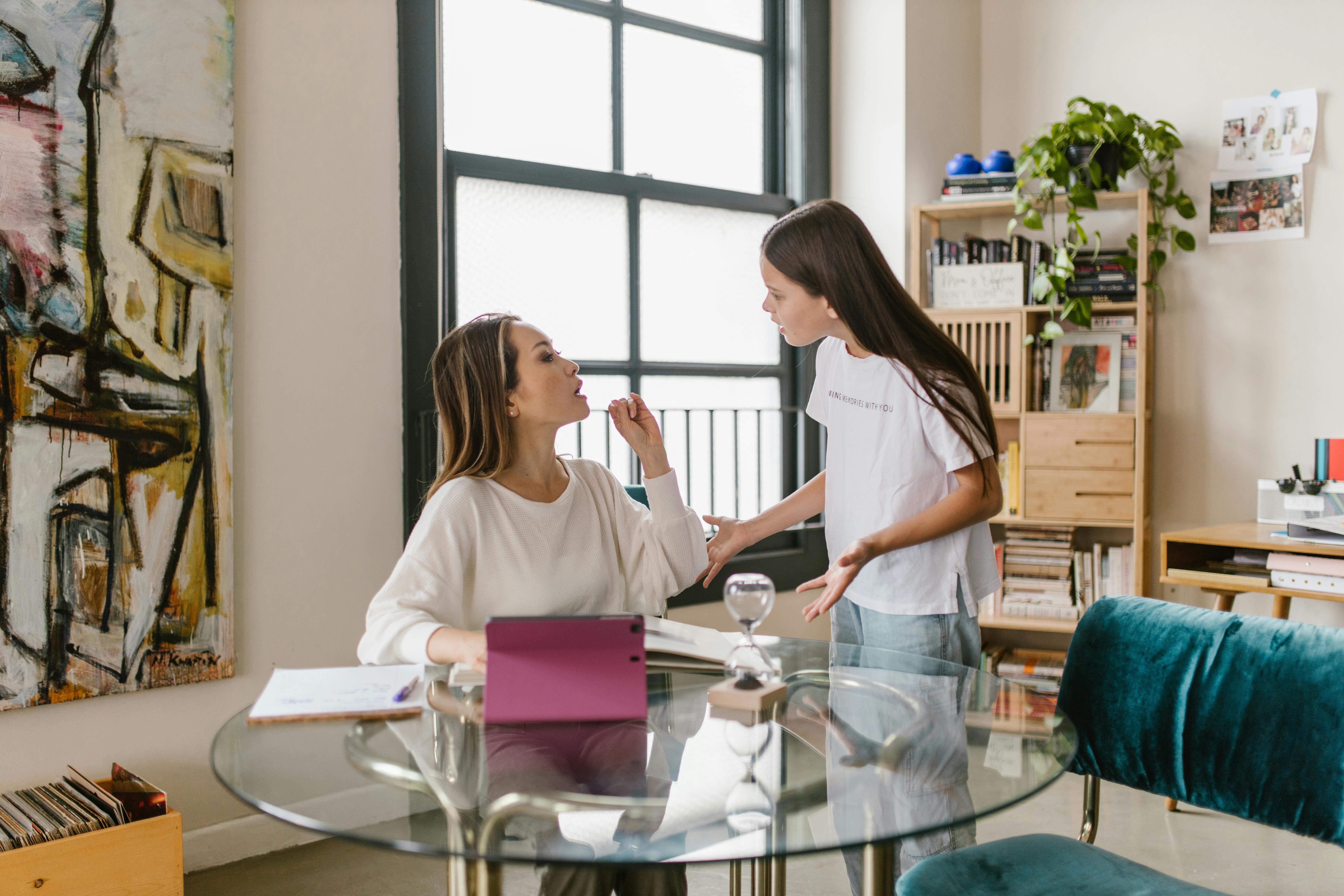 Mom and daughter having an argument | Source: Pexels