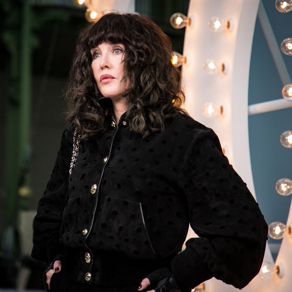 Isabelle Adjani assiste au défilé Chanel Femme Printemps/Été 2021 dans le cadre de la Fashion Week de Paris au Grand Palais le 06 octobre 2020 à Paris, France. | Photo : Getty Images