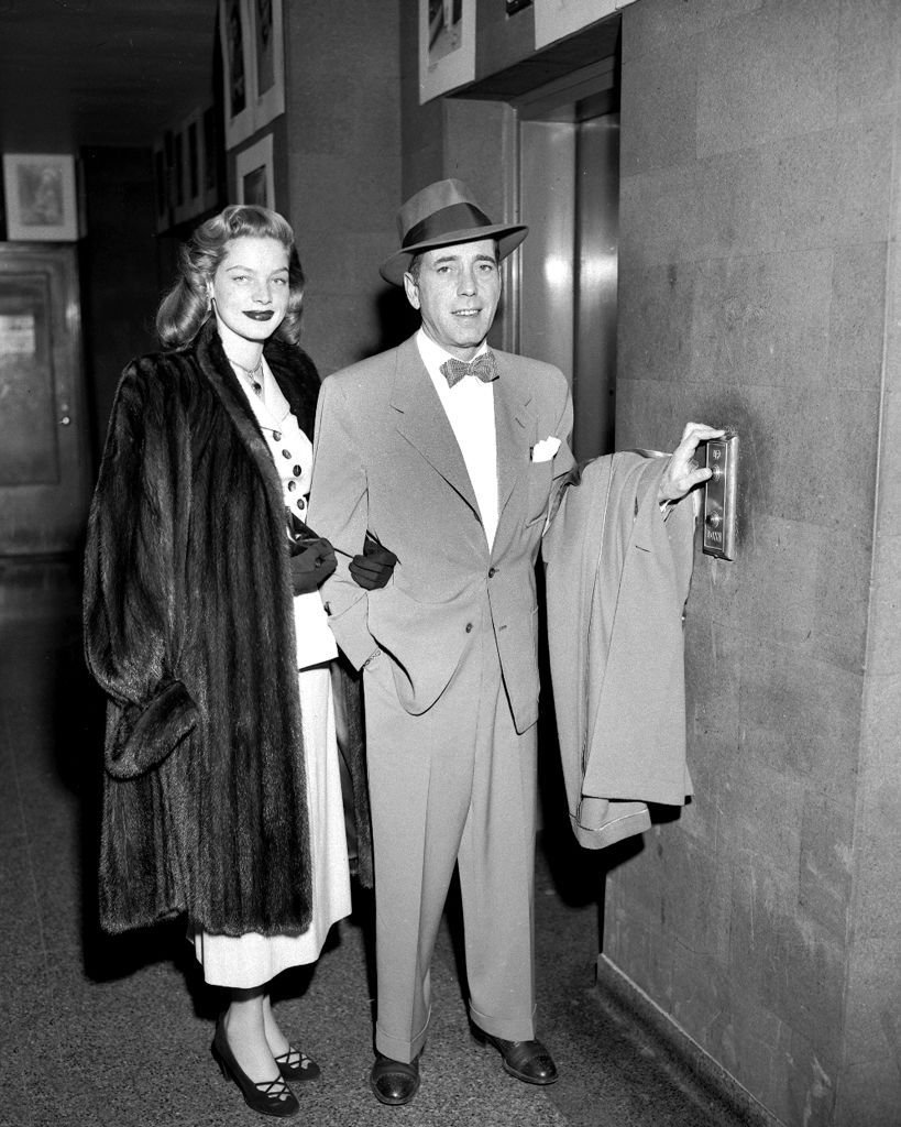 Lauren Bacall and Humphrey Bogart at The Daily News after being photographed in the color studio on March 4, 1949. | Source: Pat Candido/NY Daily News Archive/Getty Images