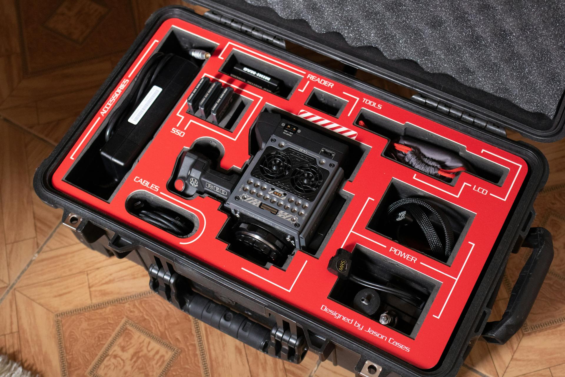 A black and red toolbox | Source: Pexels