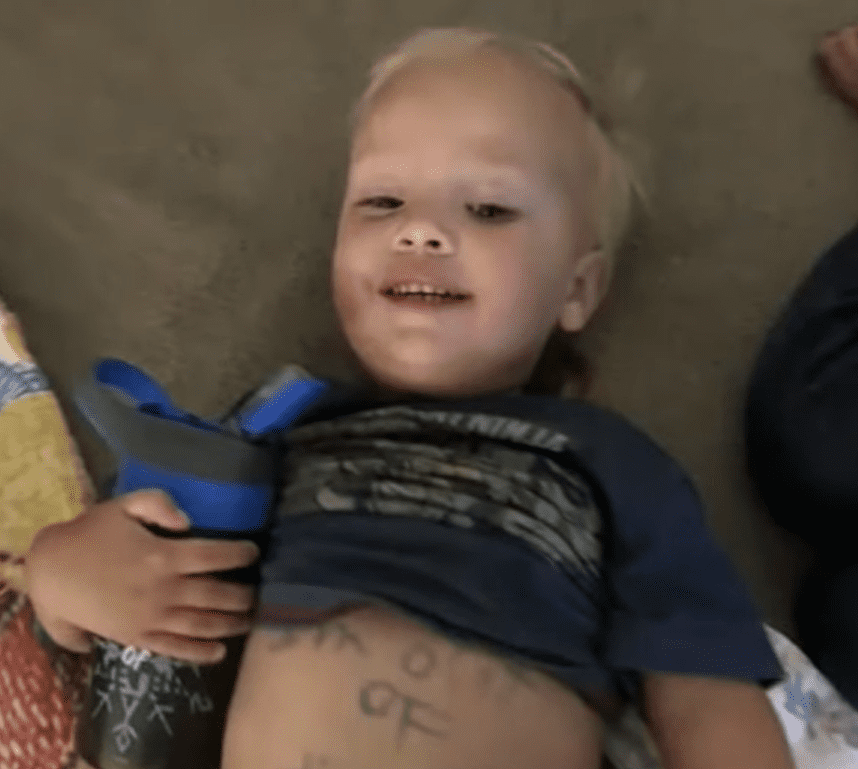 Heather Chisum’s baby son Milo with a note written on his stomach. │Source: youtube.com/ABC13 