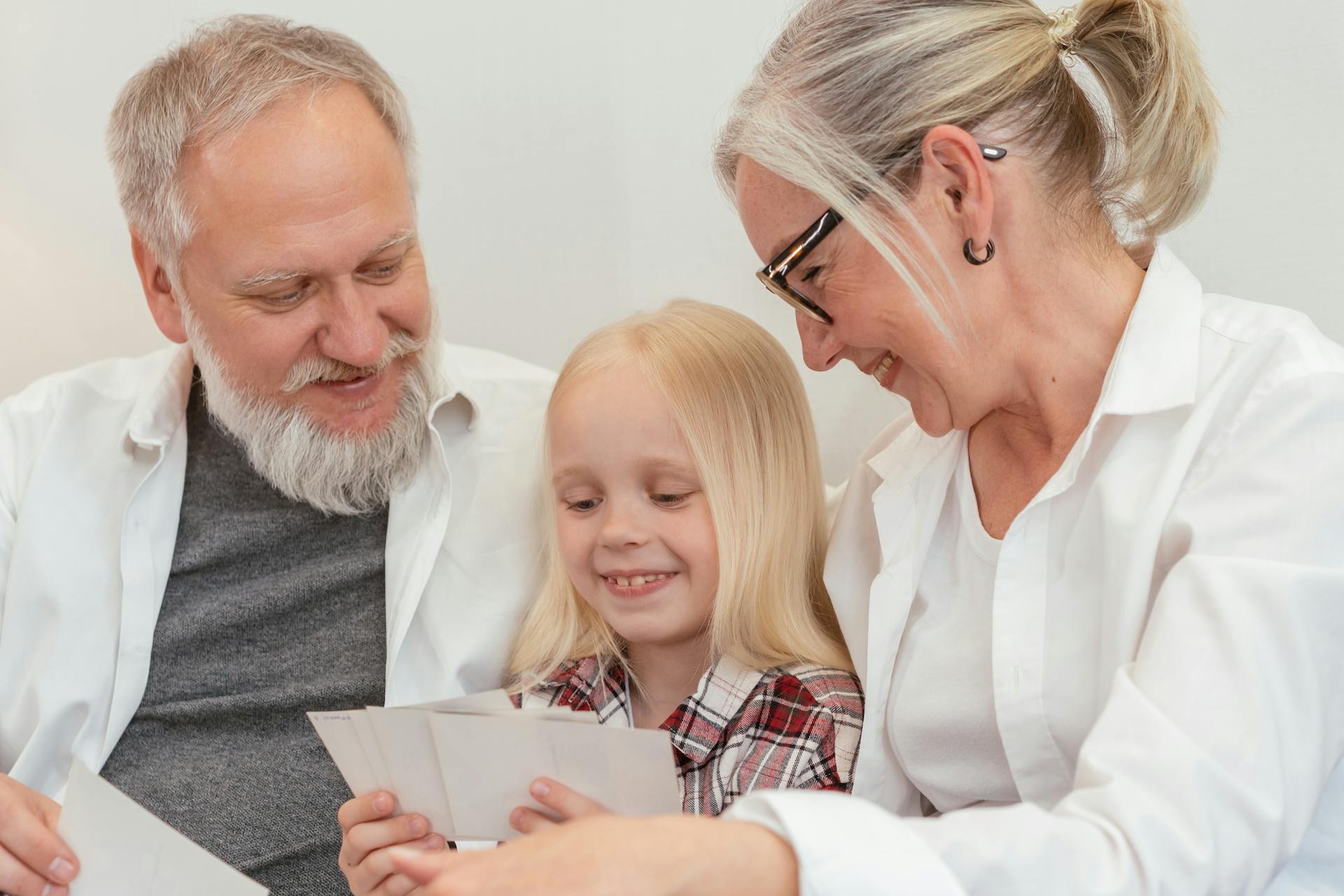 A girl with her grandparents | Source: Pexels