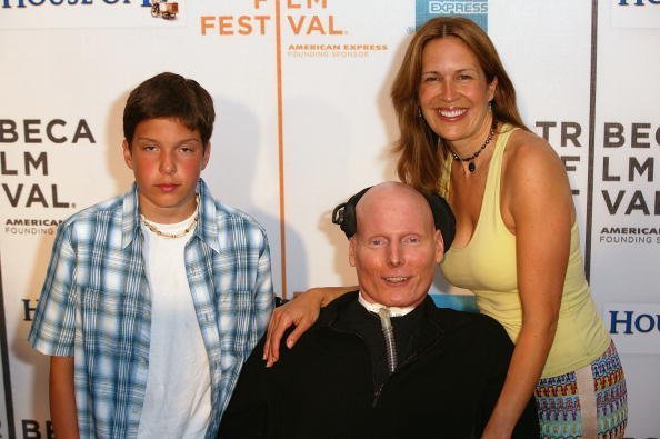 Christopher Reeve, seine Frau Dana und Sohn Will bei der Vorführung von "House of D" am 7. Mai 2004 in New York City. | Quelle: Getty Images