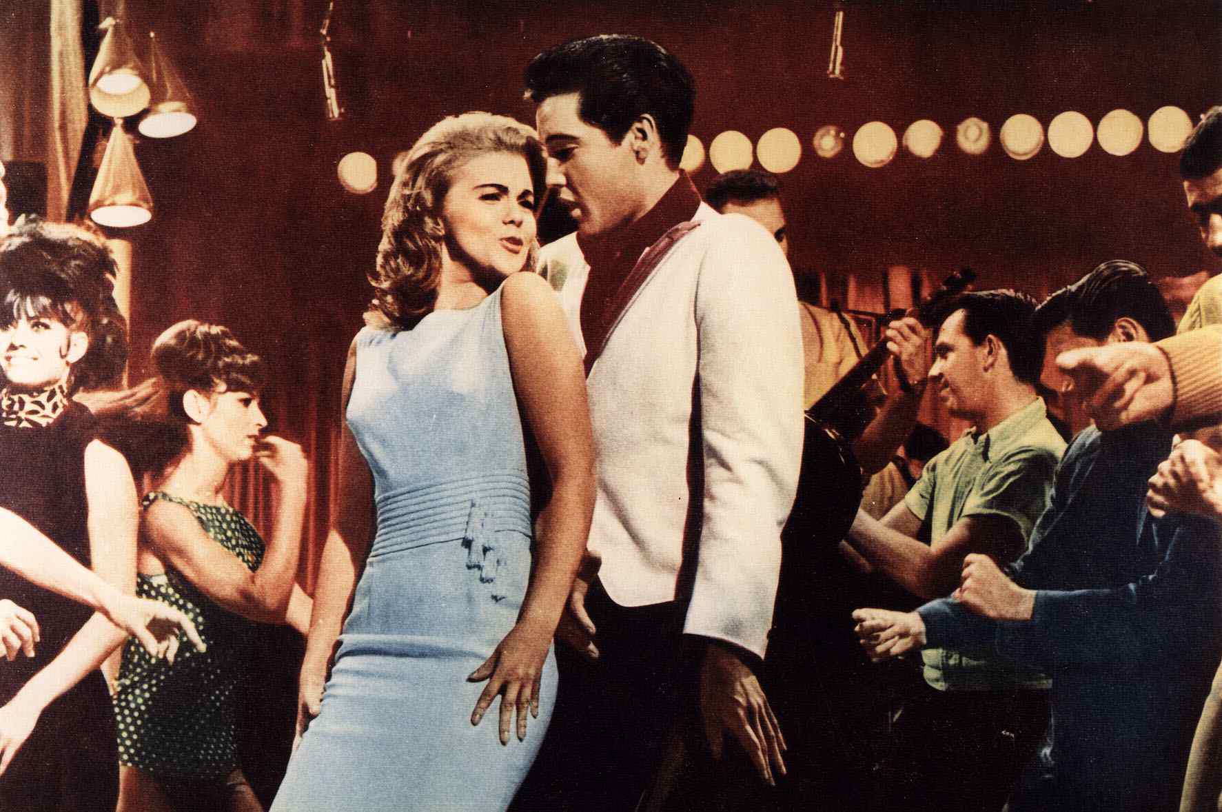 Ann-Margret and Elvis Presley on the set of "Viva Las Vegas," 1964 | Source: Getty Images