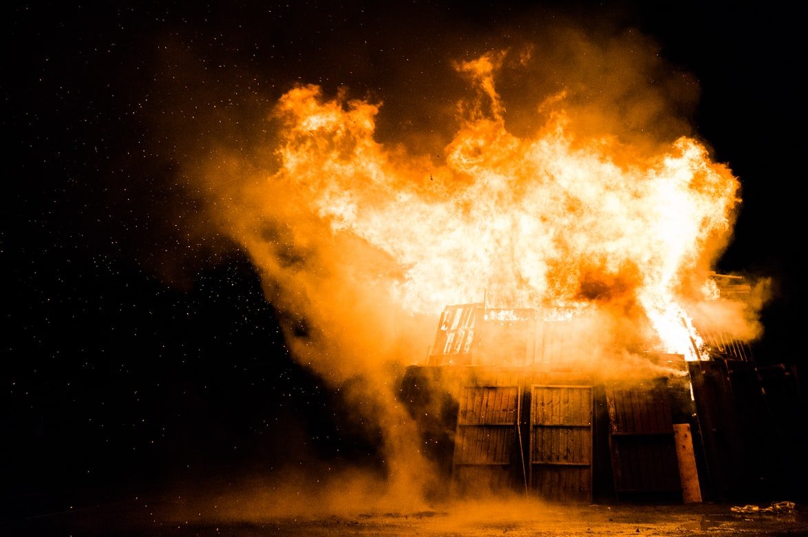 Edificio en llamas. | Foto: Unsplash