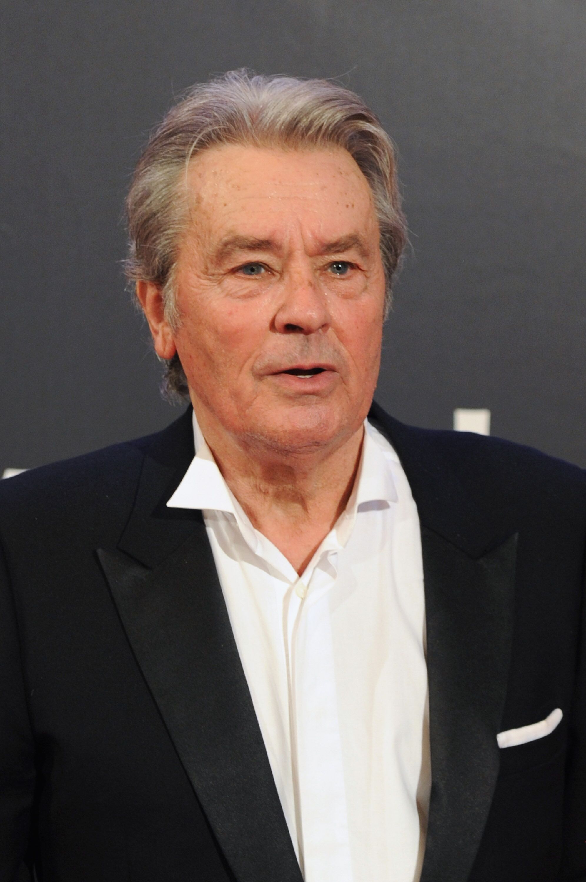 Alain Delon assiste au tapis rouge des Life Achievement Awards le 2 août 2012 à Locarno, en Suisse. | Photo : Getty Images