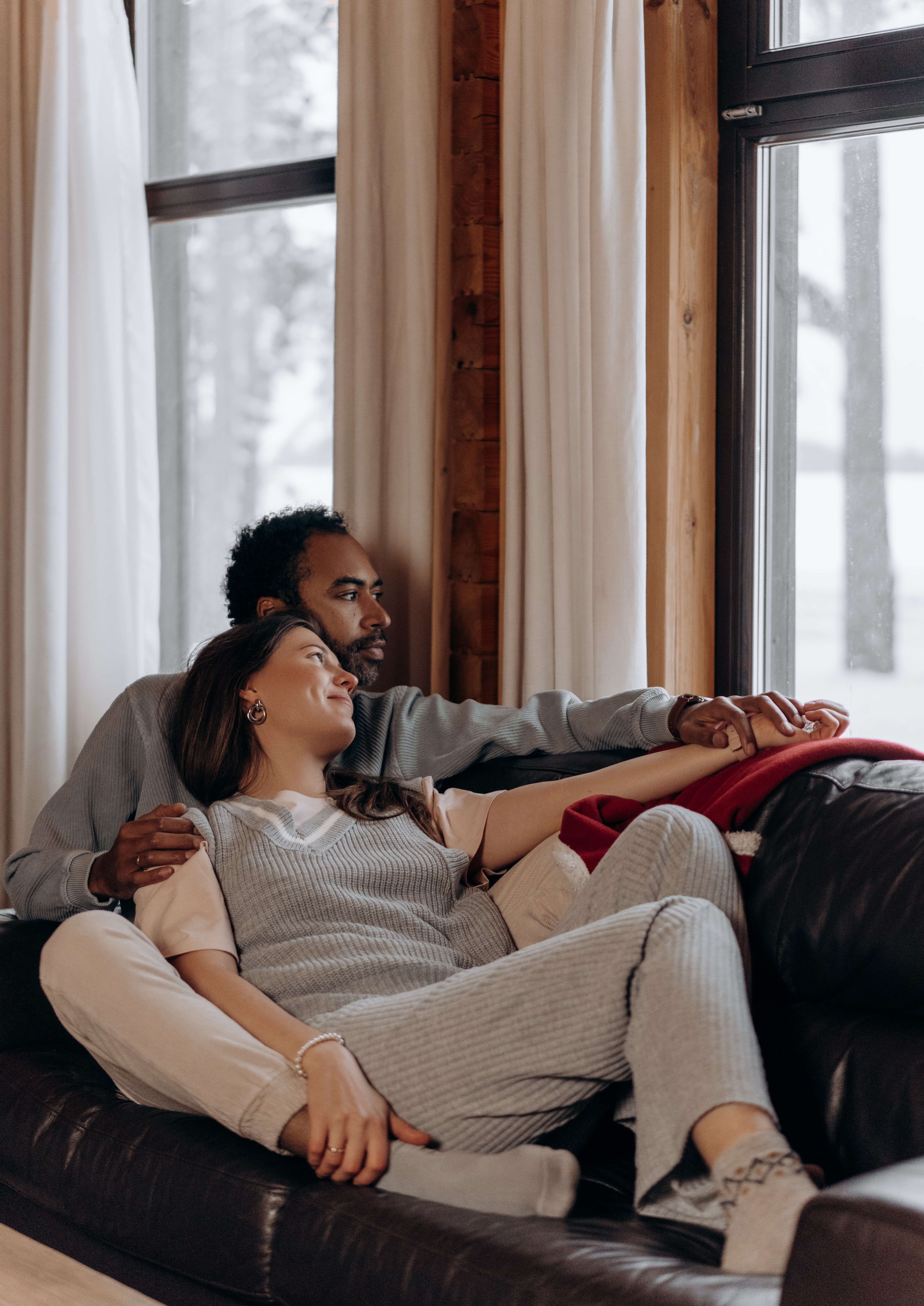 Man And Woman On Couch. | Source: Pexels