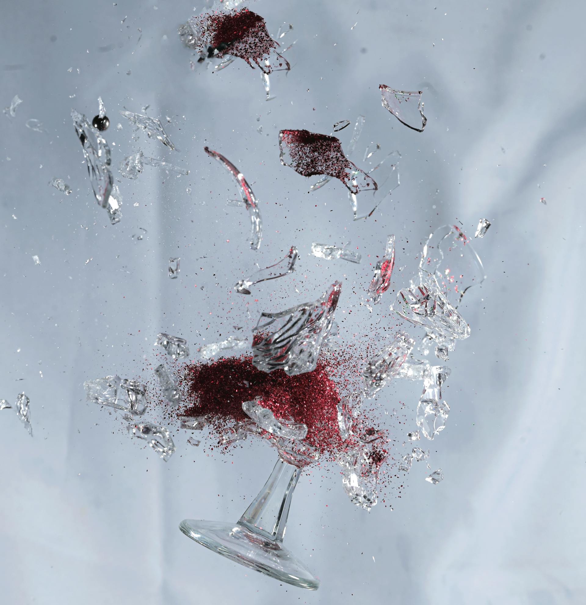 Shattered glass | Source: Pexels