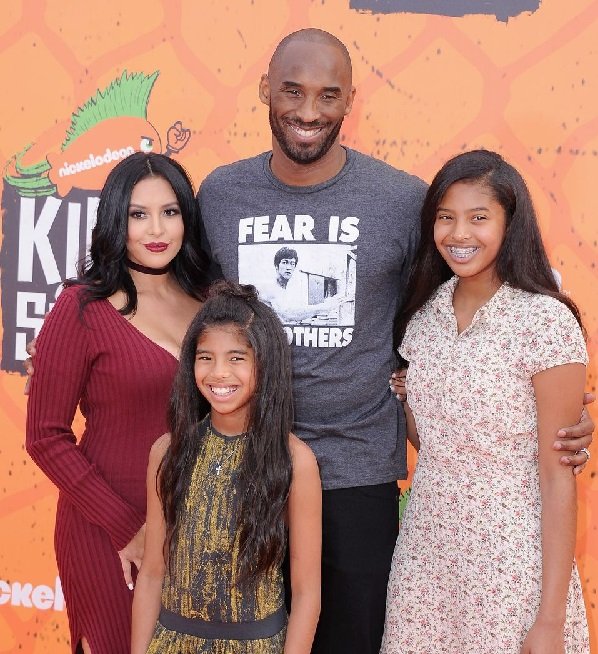 Kobe Bryant, Vanessa Laine Bryant, Gianna Maria-Onore Bryant y Natalia Diamante Bryant llegan a Nickelodeon Kids 'Choice Sports Awards 2016 en el Pauley Pavilion de la UCLA el 14 de julio de 2016 en Westwood, California | Foto: Getty Images
