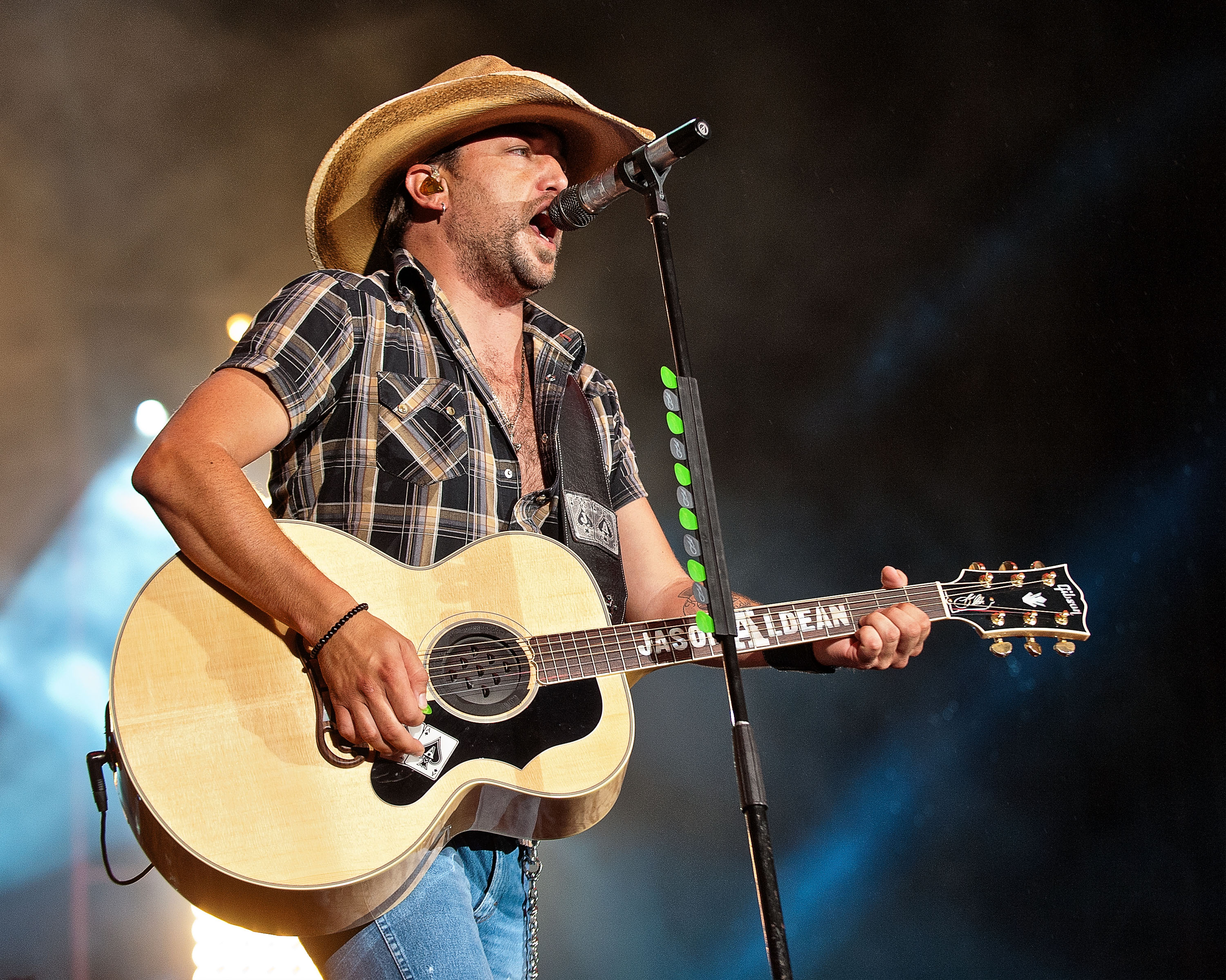 ason Aldean performs during the Night Train Tour at Wrigley Field on July 20, 2013 in Chicago | Source: Getty Images
