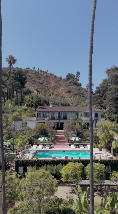 Helen Mirren and her husband's mansion, viewed through an aerial shot. This house has been placed back on the market after a significant price reduction. | Source: Instagram/weahomes