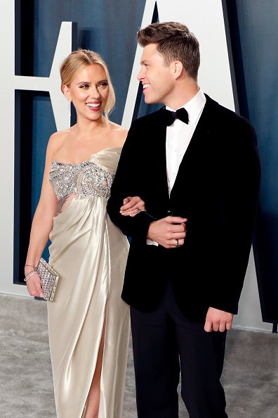 Scarlett Johansson und Colin Jost besuchen die Vanity Fair Oscar Party im Wallis Annenberg Center for the Performing Arts am 09. Februar 2020 in Beverly Hills | Quelle: Getty Images