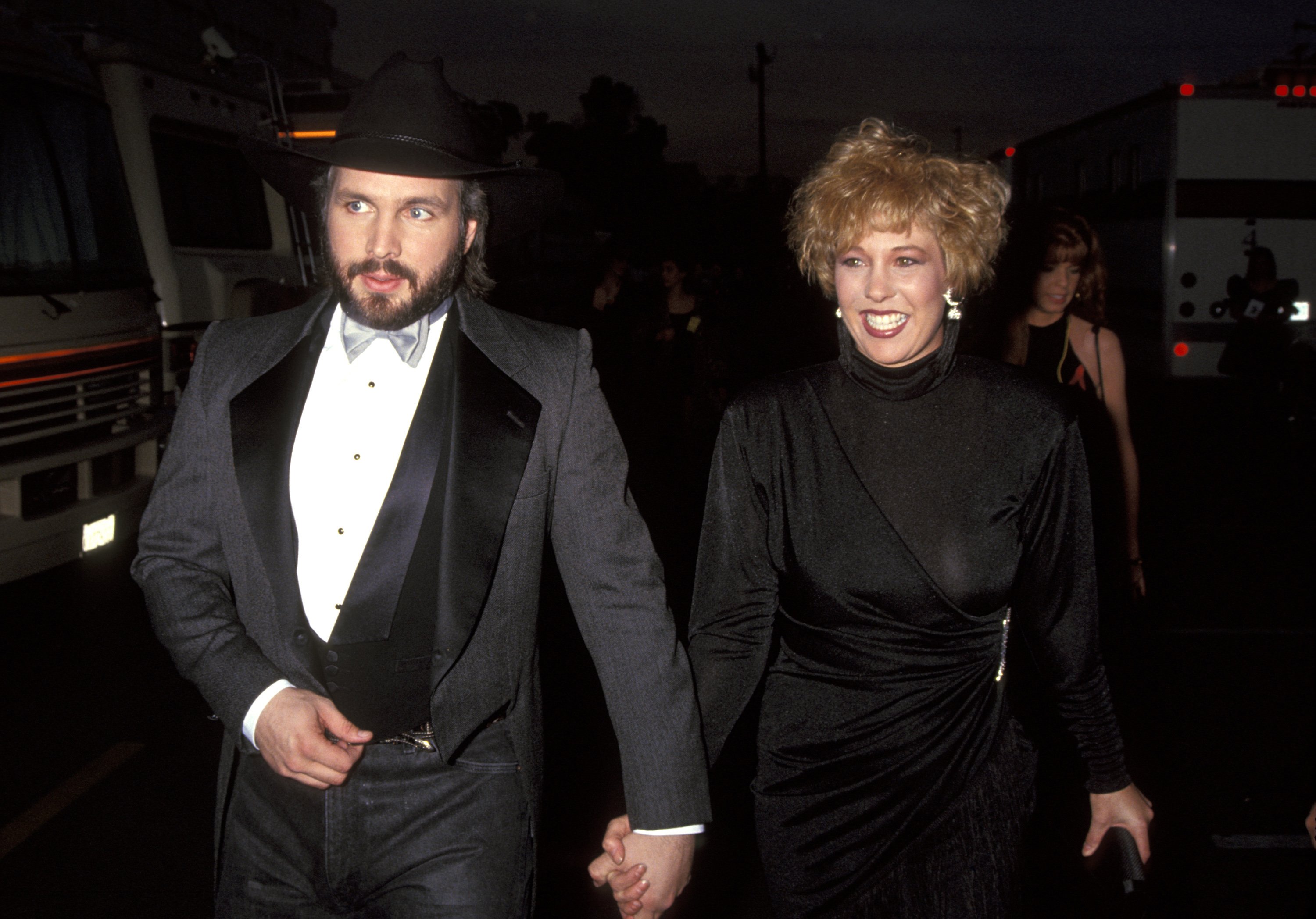 Garth Brooks and Sandy Mahl at the 20th Annual American Music Awards in Los Angeles, in 1993.  | Source: Getty Images