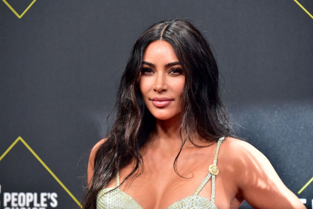 Kim Kardashian attends the 2019 E! People's Choice Awards at Barker Hangar on November 10, 2019. | Photo: Getty Images