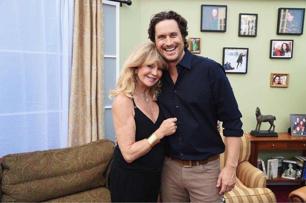 Oliver Hudson and Goldie Hawn attending "The Christmas Chronicles" Premiere in Los Angeles, California, in November 2018. | Image: Getty Images.
