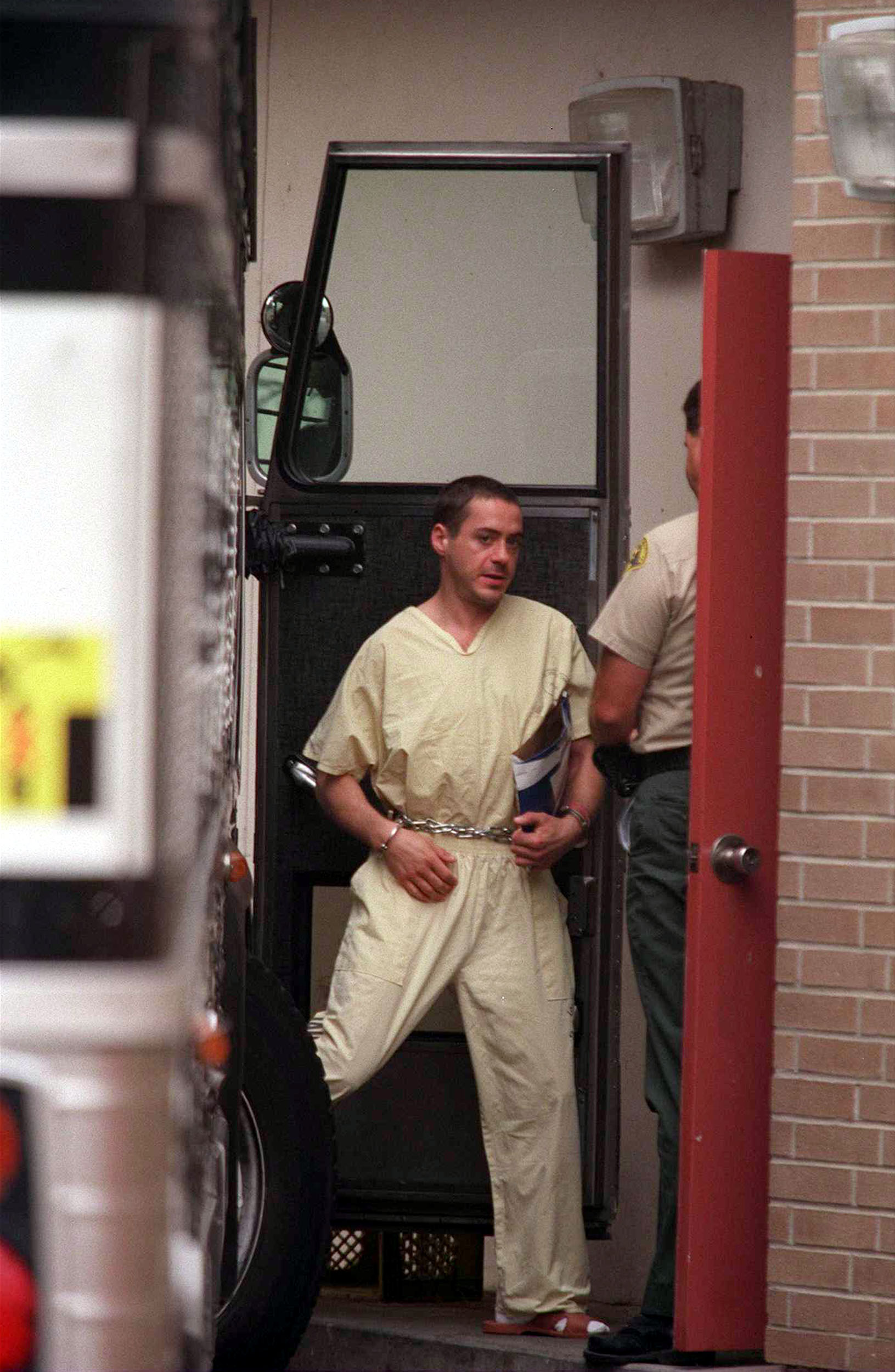 Robert Downey Jr. arriving for a bail hearing at Malibu Municipal Court on July 29, 1996 | Source: Getty Images
