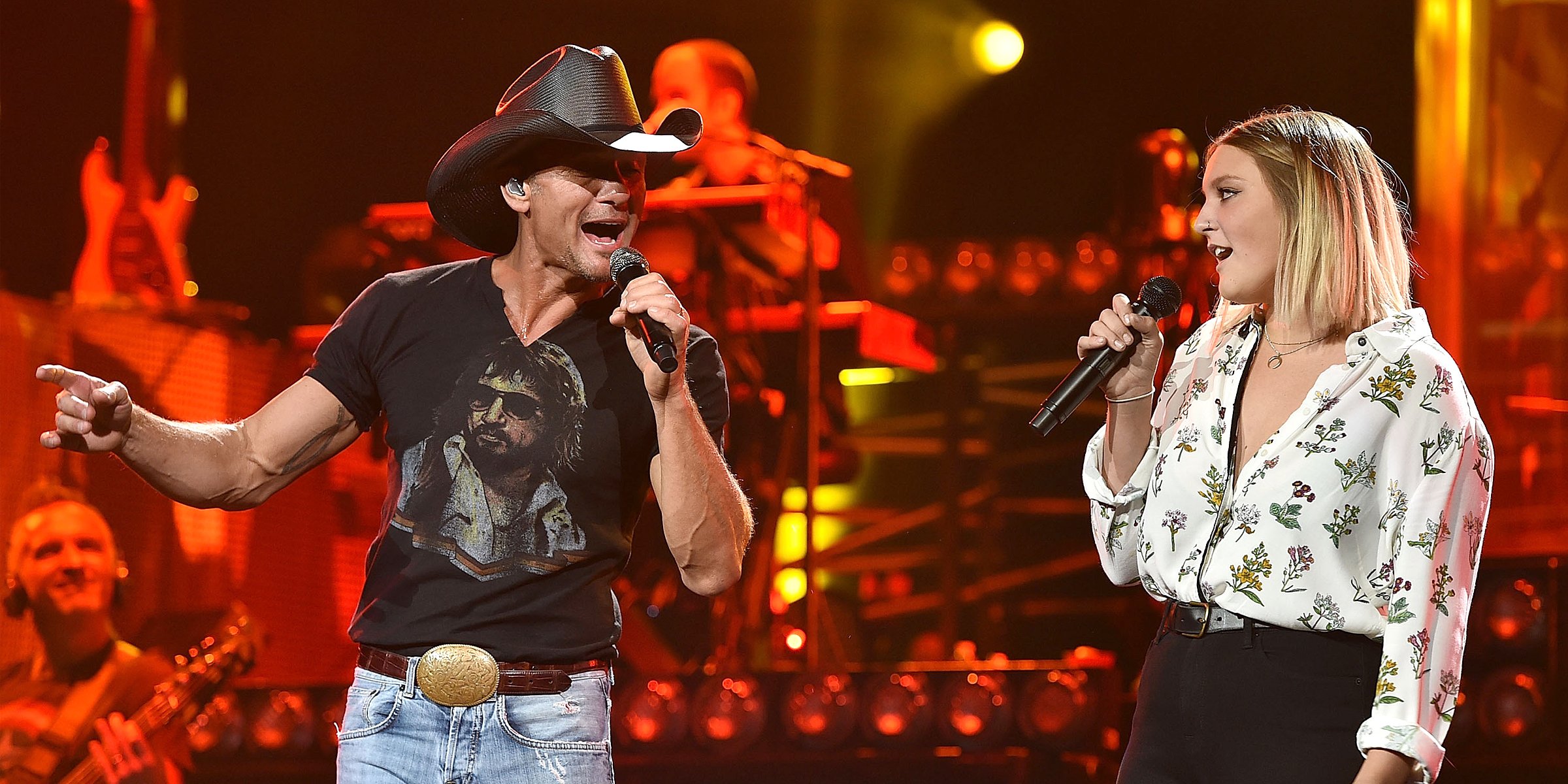 Gracie McGraw performing with her dad Tim McGraw | Source: Getty Images 