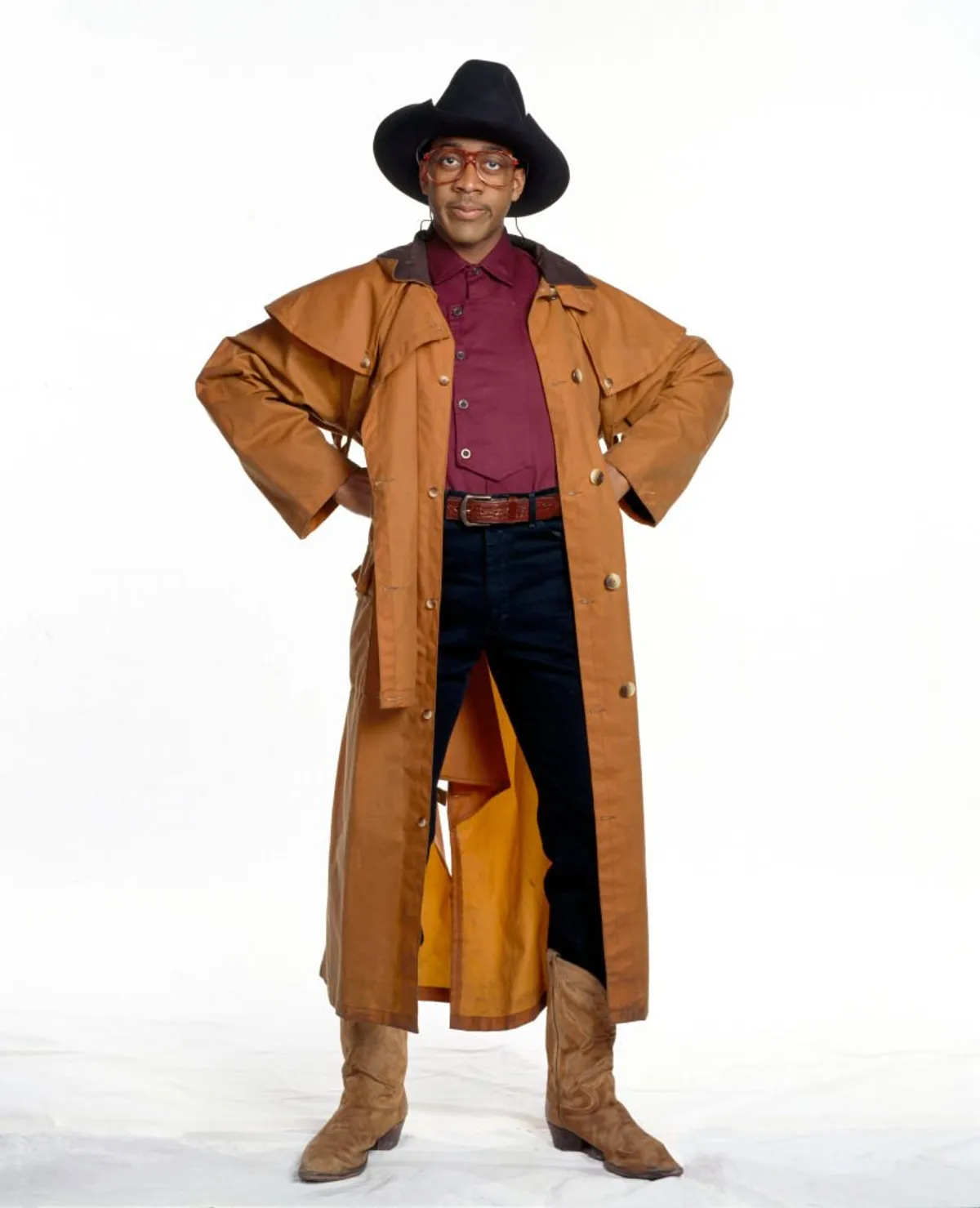 Jaleel White posed as Steve Urkel from "Family Matters" inside a photo studio on September 1, 1997. | Photo: Getty Images.