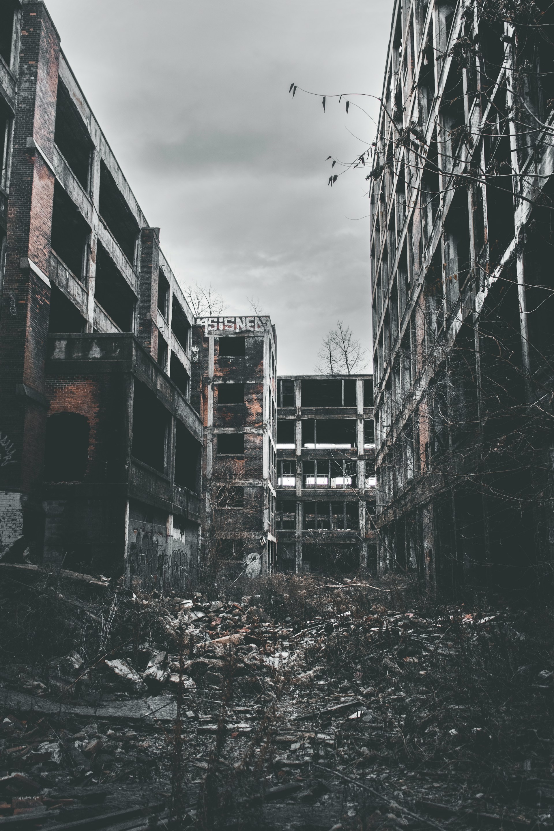 An abandoned building | Source: Unsplash