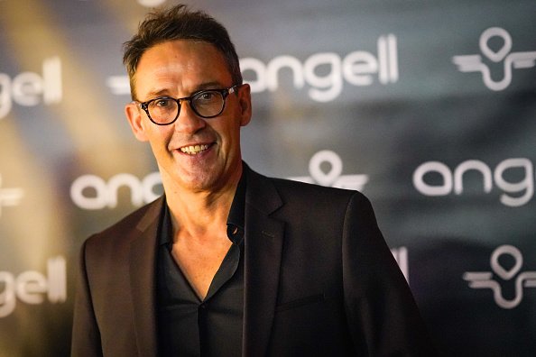 Julien Courbet assiste à la soirée de lancement de l'"Angell" au Pont. | Photo : Getty Images