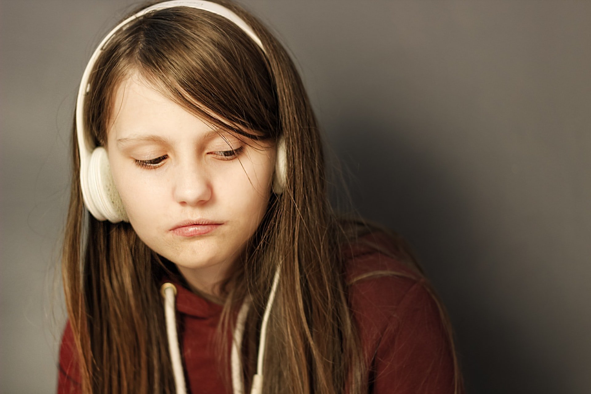 Girl wearing headphones | Source: Unsplash