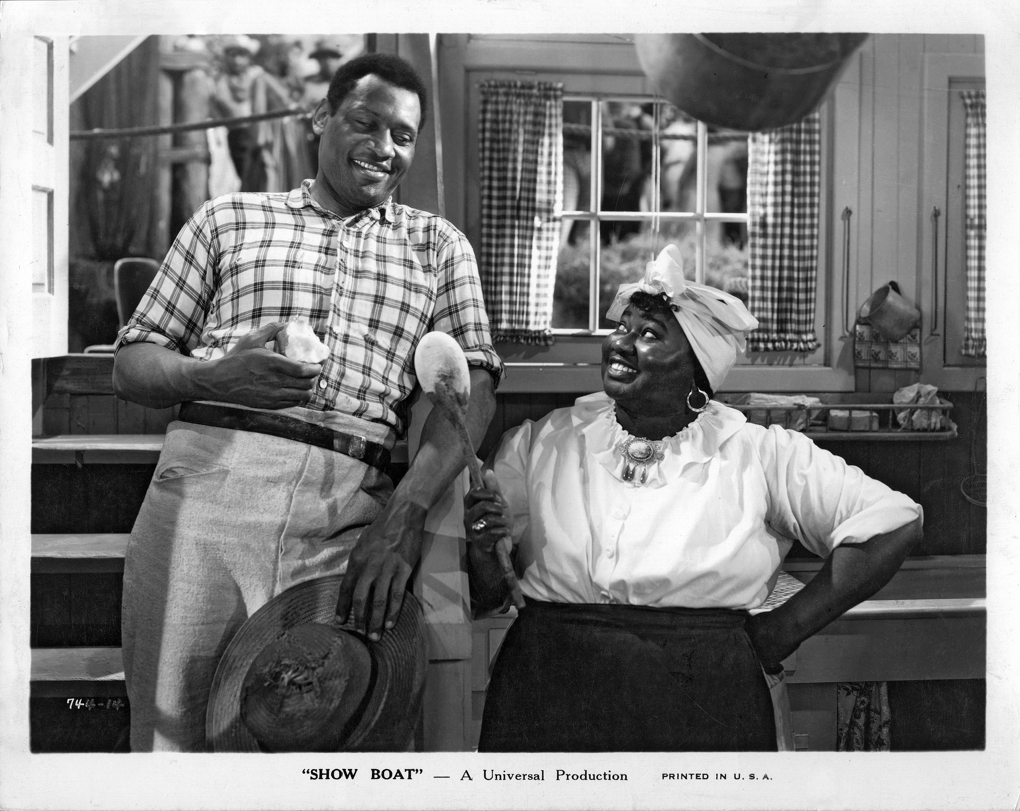 Hattie McDaniel with actor Paul Robeson on the set of the musical "Show Boat". | Source; Getty Images