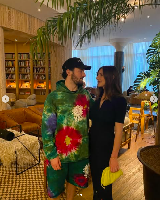 Daniel Neeson and Natalie Ackerman sharing a sweet moment, posted on January 30, 2022. | Source: Instagram/bgdans91