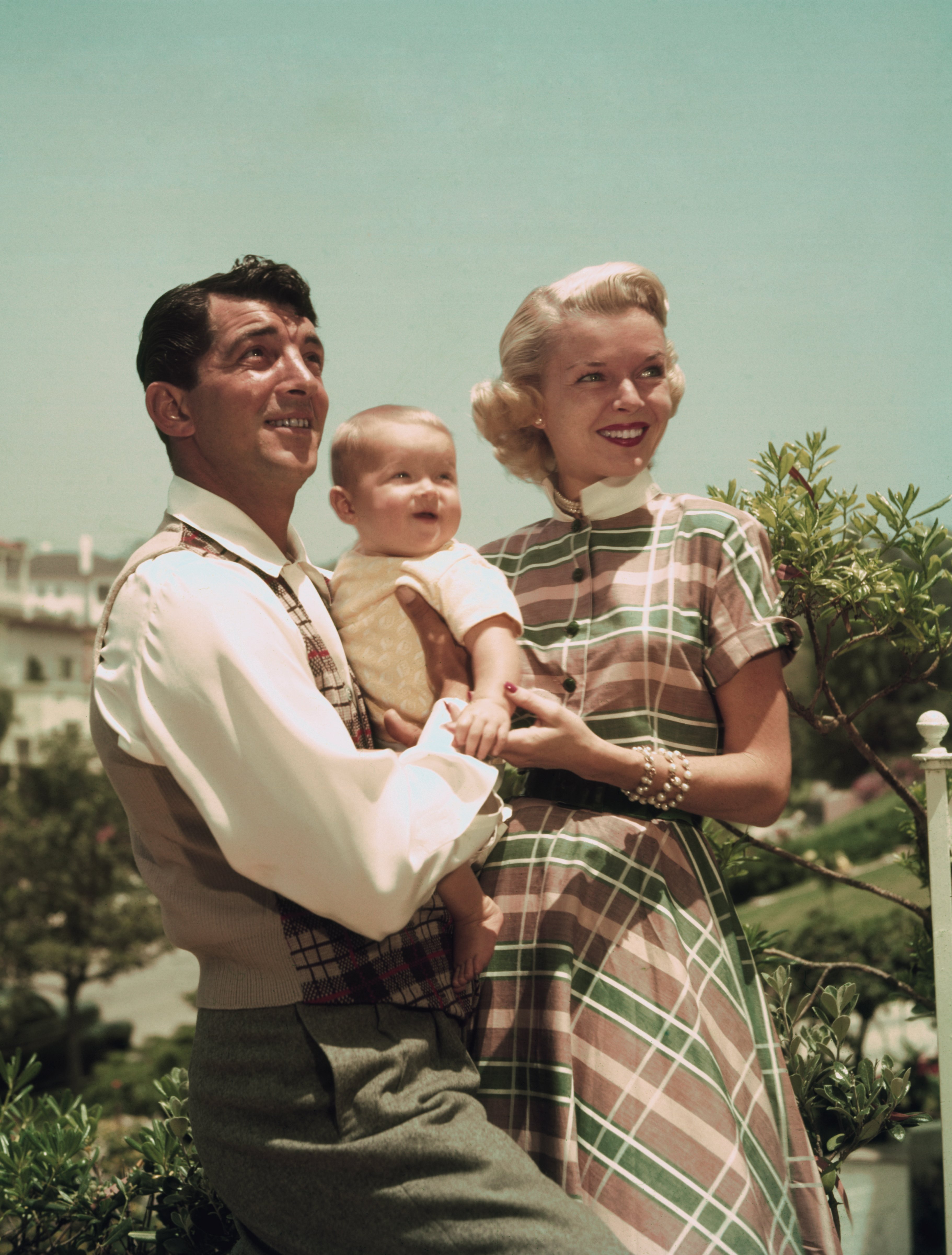 Actor and singer Dean Martin with ex-wife, Jeanne Biegger, and one of their children in the 1950's. |Source: Getty Images
