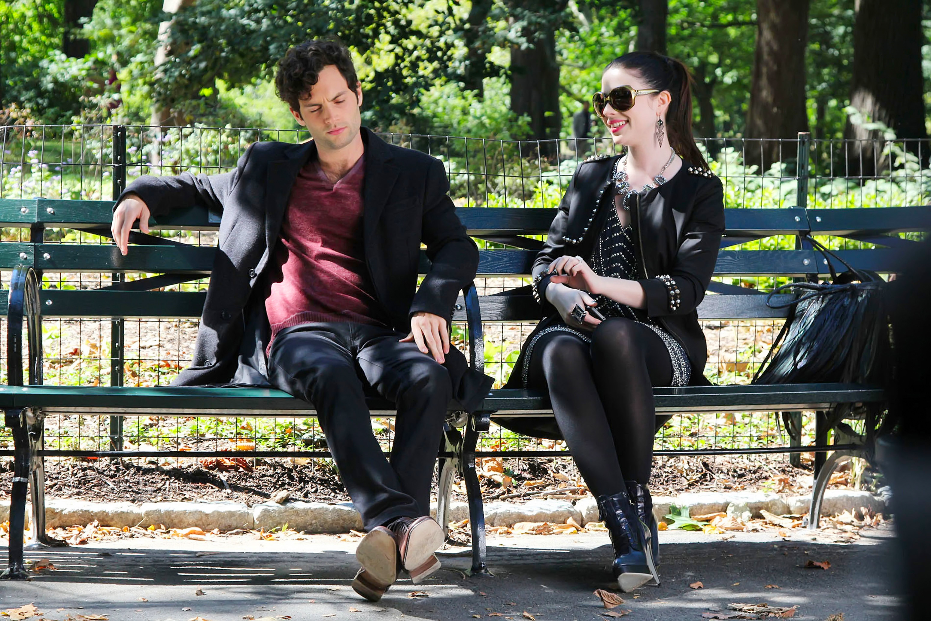 Michelle Trachtenberg and Penn Badgley are seen on set of "Gossip Girl" in New York City, on September 24, 2012 | Source: Getty Images