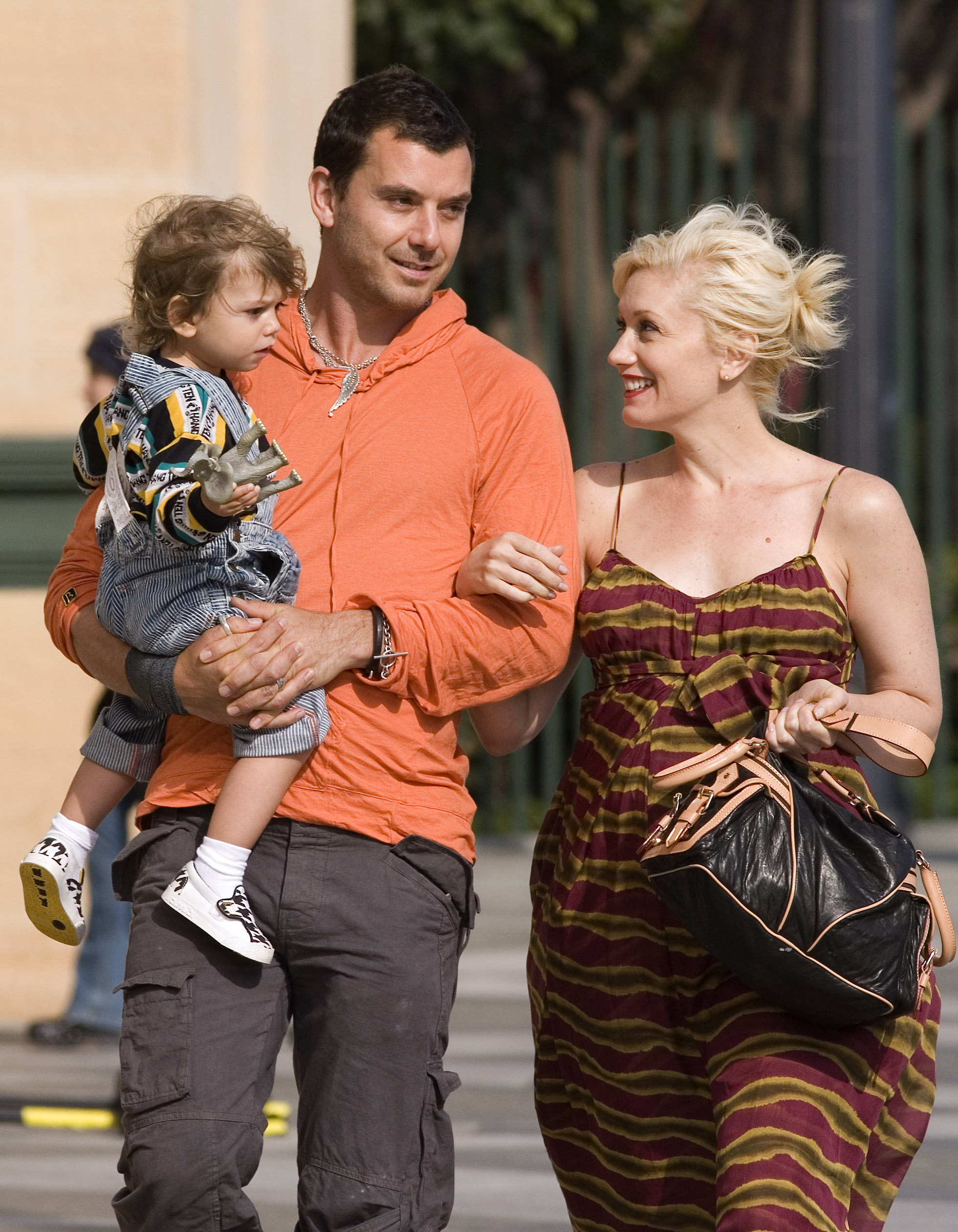 Gavin Rossdale, Gwen Stefani and Kingston Rossdale on April 5, 2008 Los Angeles, California | Source: Getty Images