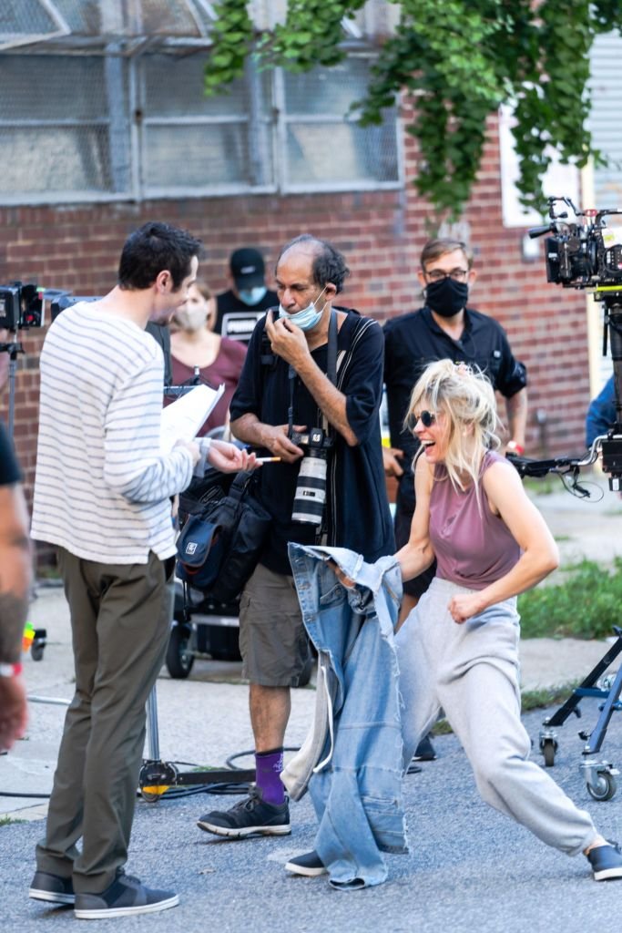 Pete Davidson and Kaley Cuoco are seen filming "Meet Cute" in Brooklyn in August 2021 | Source: Getty Images