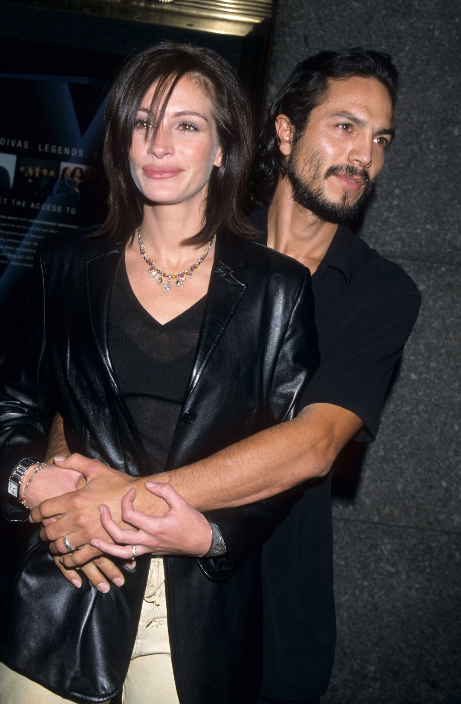 Julia Roberts and Benjamin Bratt during DNC 2000 Fundraiser NY Concert at Radio City Music Hall in New York City, New York, United States. | Source: Getty Images